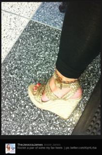 Jessie James Decker feet photo thumbnail