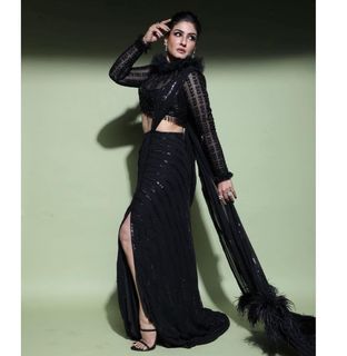 Raveena Tandon feet photo thumbnail