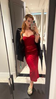 Bella Thorne feet photo thumbnail