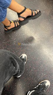Lais Ribeiro feet photo thumbnail