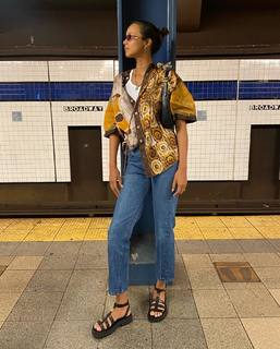 Lais Ribeiro feet photo thumbnail