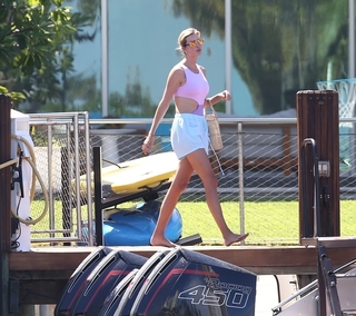 Ivanka Trump feet photo thumbnail