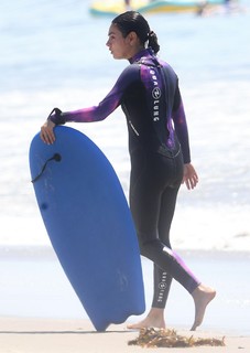 Mila Kunis feet photo thumbnail