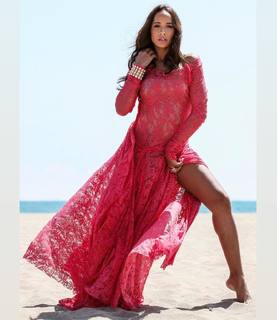 Dania Ramirez feet photo thumbnail