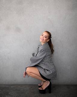 Rita Ora feet photo thumbnail