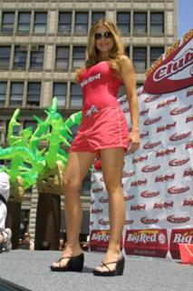 Carmen Electra feet photo thumbnail