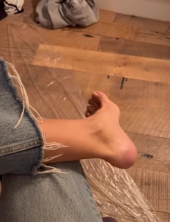 Kate Hudson feet photo thumbnail