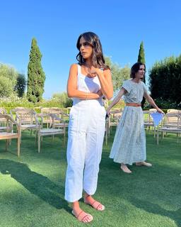 Jordana Brewster feet photo thumbnail