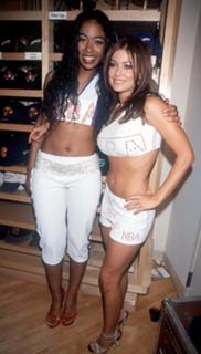 Carmen Electra feet photo thumbnail