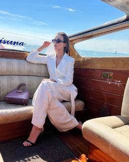 Josephine Skriver feet photo thumbnail