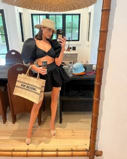 Olivia Culpo feet photo thumbnail