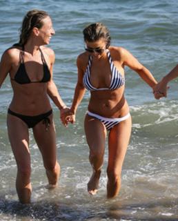 Carmen Electra feet photo thumbnail
