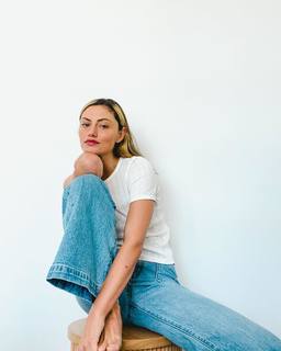 Phoebe Tonkin feet photo thumbnail