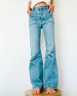 Phoebe Tonkin feet photo thumbnail