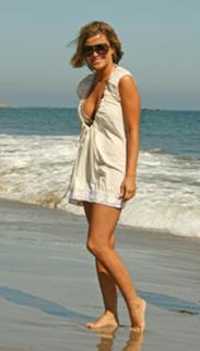 Carmen Electra feet photo thumbnail