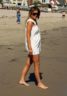 Carmen Electra feet photo thumbnail
