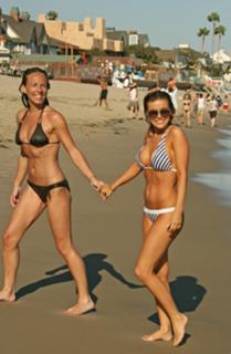 Carmen Electra feet photo thumbnail