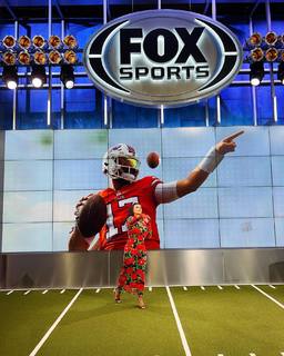 Joy Taylor feet photo thumbnail