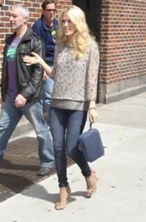 Carrie Underwood feet photo thumbnail