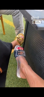 Brooke Burke feet photo thumbnail