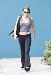 Miley Cyrus feet photo thumbnail