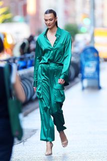 Karlie Kloss feet photo thumbnail