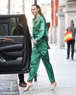 Karlie Kloss feet photo thumbnail