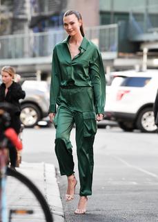 Karlie Kloss feet photo thumbnail