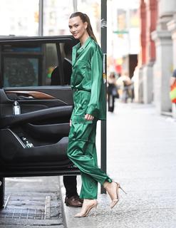 Karlie Kloss feet photo thumbnail