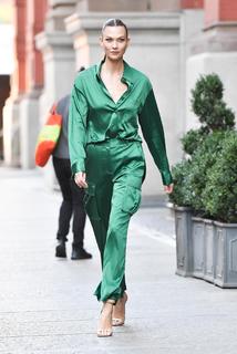 Karlie Kloss feet photo thumbnail