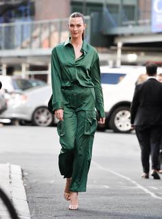 Karlie Kloss feet photo thumbnail