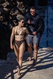 Jessica Biel feet photo thumbnail