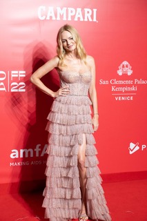 Heather Graham feet photo thumbnail