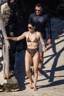 Jessica Biel feet photo thumbnail