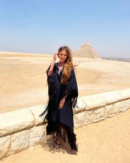 Chrissy Teigen feet photo thumbnail