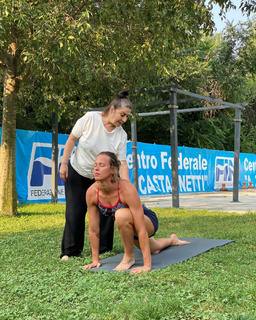 Federica Pellegrini feet photo thumbnail