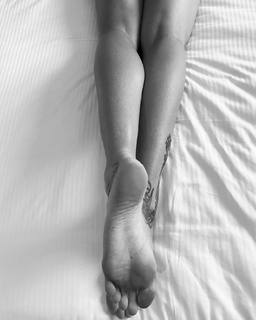 Federica Pellegrini feet photo thumbnail