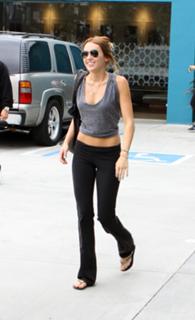 Miley Cyrus feet photo thumbnail