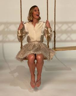 Federica Pellegrini feet photo thumbnail