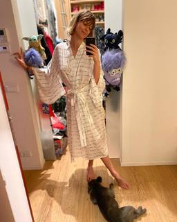 Federica Pellegrini feet photo thumbnail