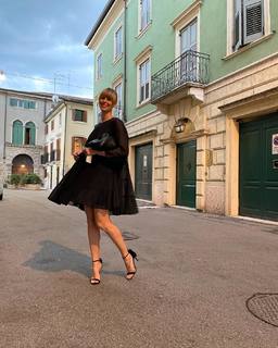 Federica Pellegrini feet photo thumbnail