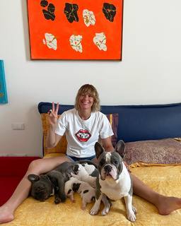 Federica Pellegrini feet photo thumbnail