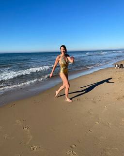 Federica Pellegrini feet photo thumbnail