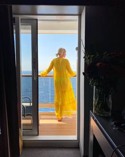 Federica Pellegrini feet photo thumbnail