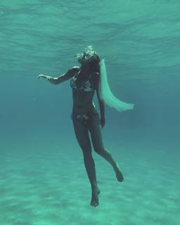 Federica Pellegrini feet photo thumbnail