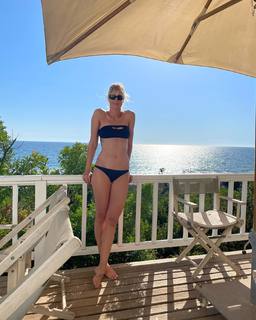 Federica Pellegrini feet photo thumbnail