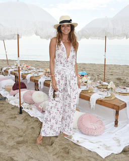 Brooke Burke feet photo thumbnail