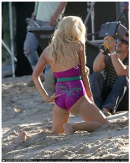 Paris Hilton feet photo thumbnail