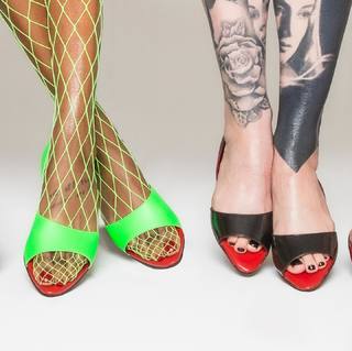 Katherine von Drachenberg feet photo thumbnail