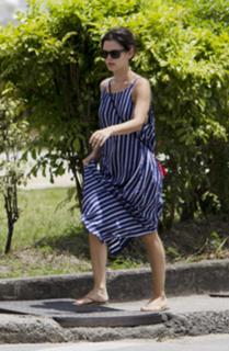 Rachel Bilson feet photo thumbnail